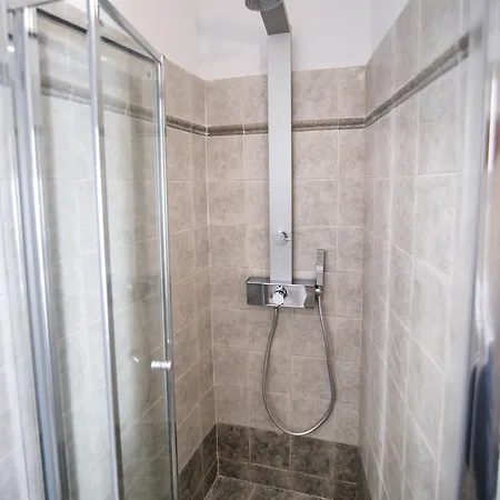 依维里奥公寓酒店 *